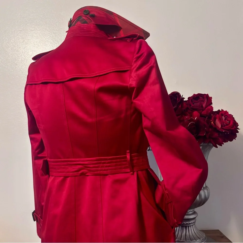 If sultry seductress is your vibe…this sexy, scarlet Burberry trench & u r MFEO - Picture 6 of 11
